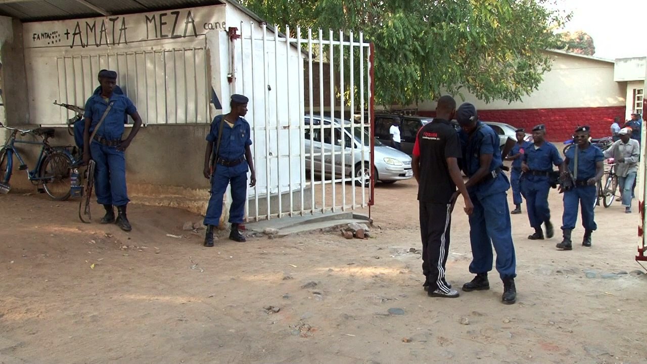 Burundi polling stations open despite violence