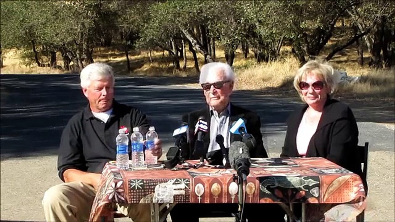 Bob Barker: Press Conference, Toronto Zoo Elephants' Arrival At PAWS