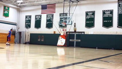 Un entraîneur réussit un 98 sur 100 à 3-points, dont 54 de suite !