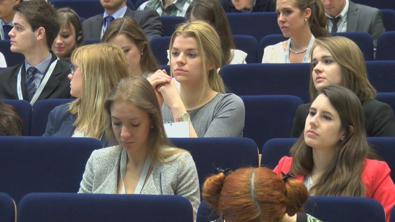 Znížili úrokové sadzby na pôžičky pre študentov a pedagógov