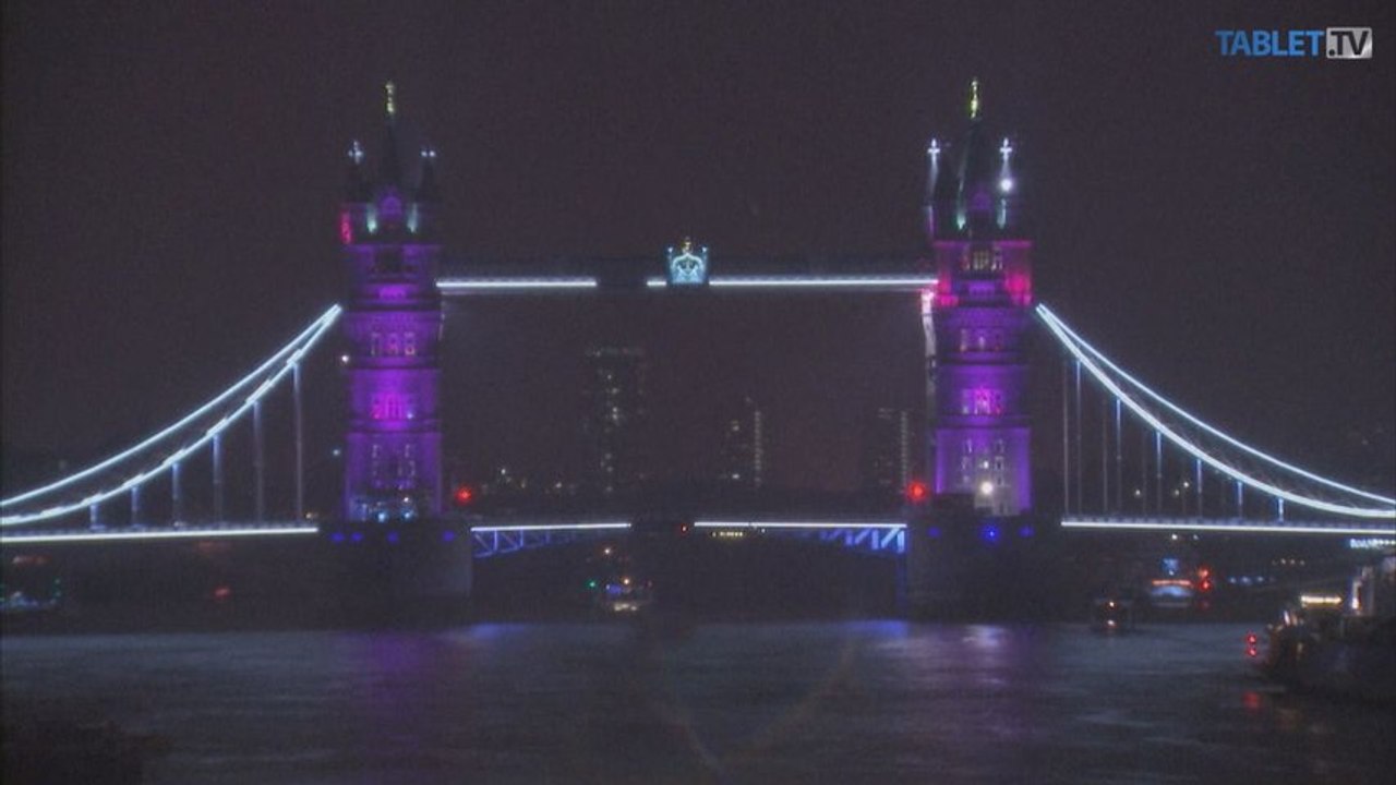 Londýn je sfarbený do ružova, oslavy narodenia princeznej pokračujú