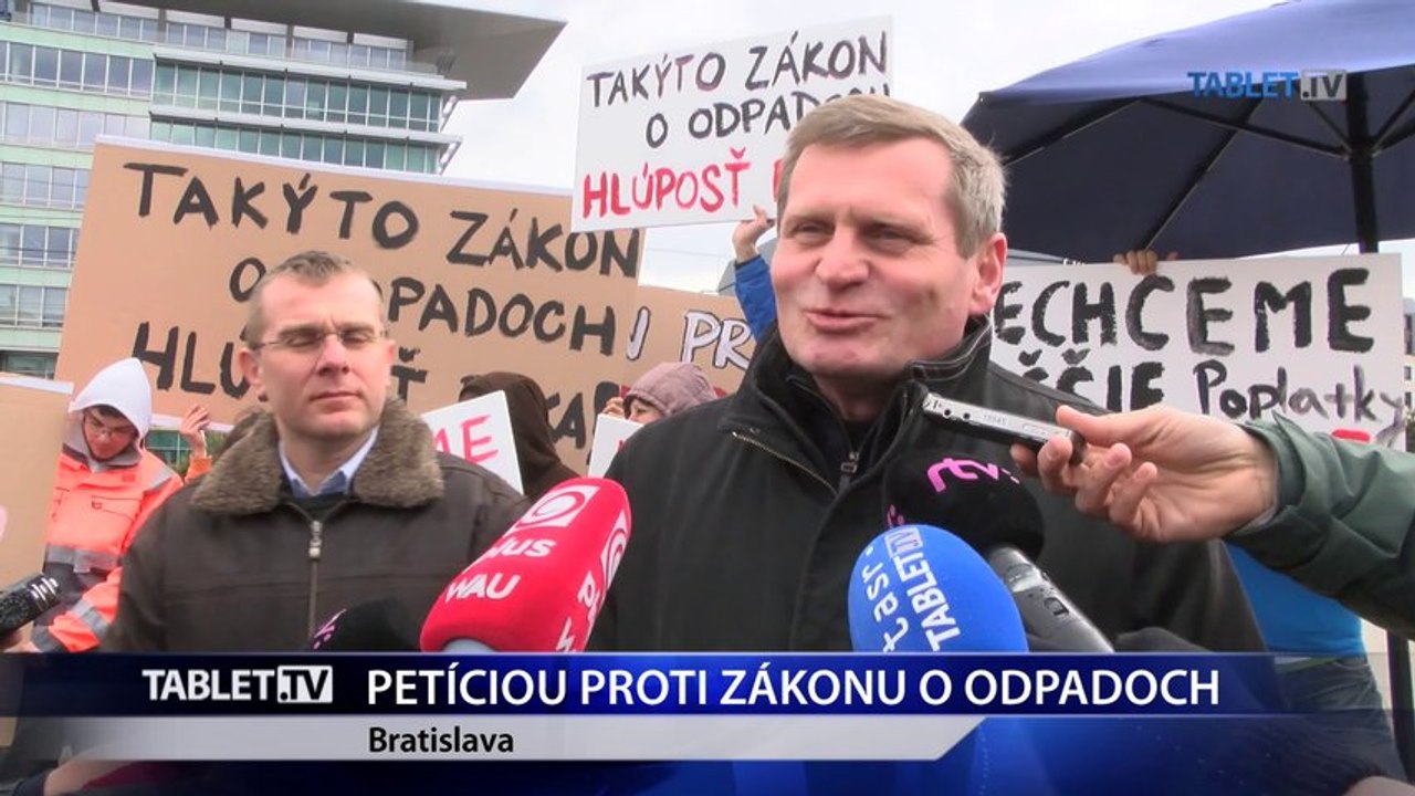 Prezidentovi SR doručili petíciu 6500 ľudí proti zákonu o odpadoch