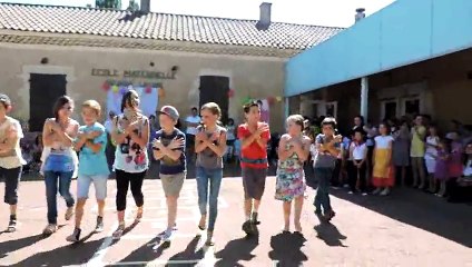 08-elle descend de la montagne à cheval.