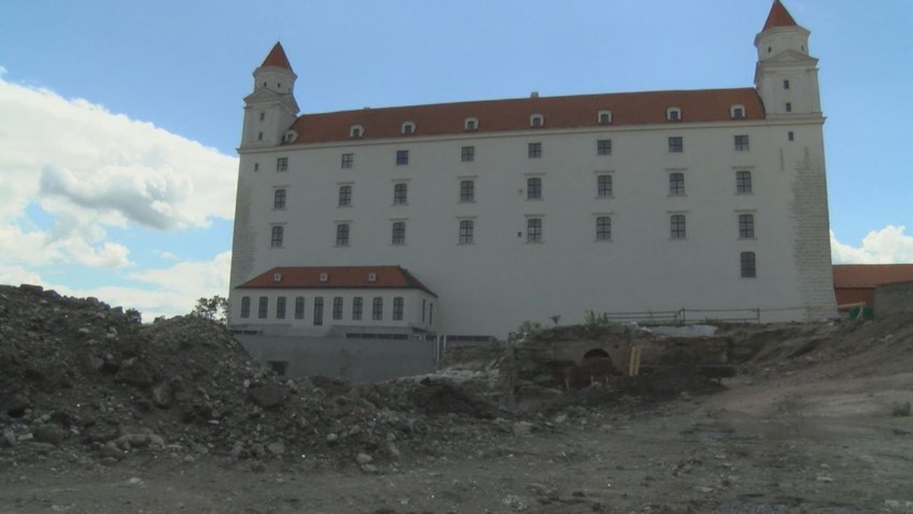 Pre garáže na hrade padajú výzvy, aktivisti chcú obmedziť práce