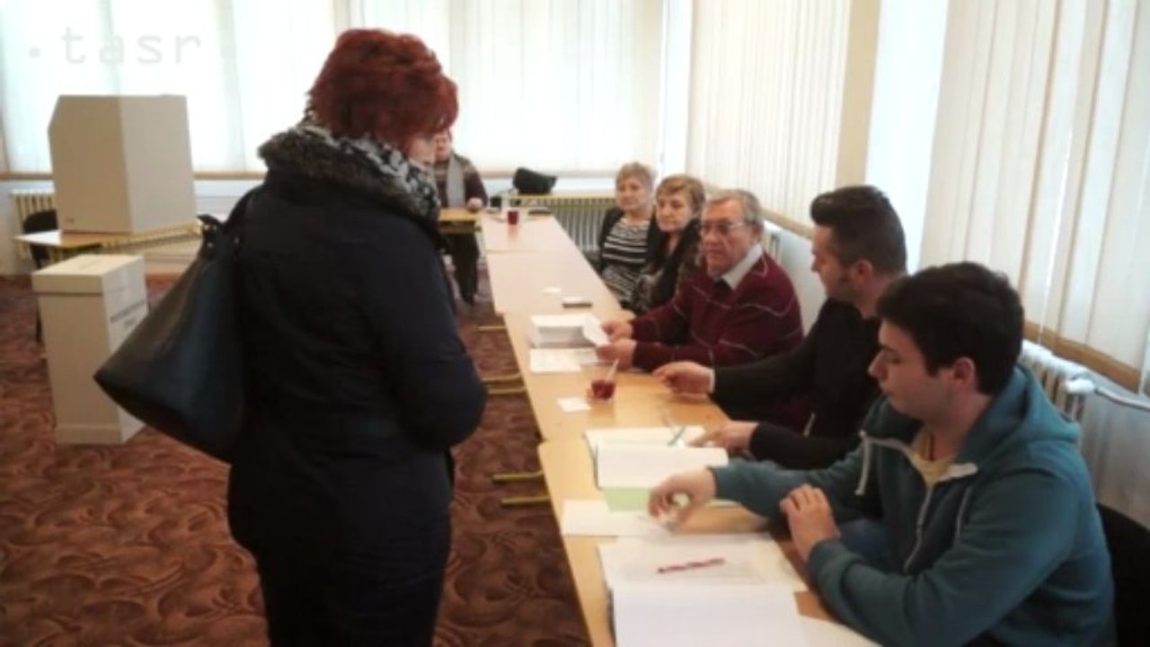 Referendum sa začalo, otvorili sa hlasovacie miestnosti 