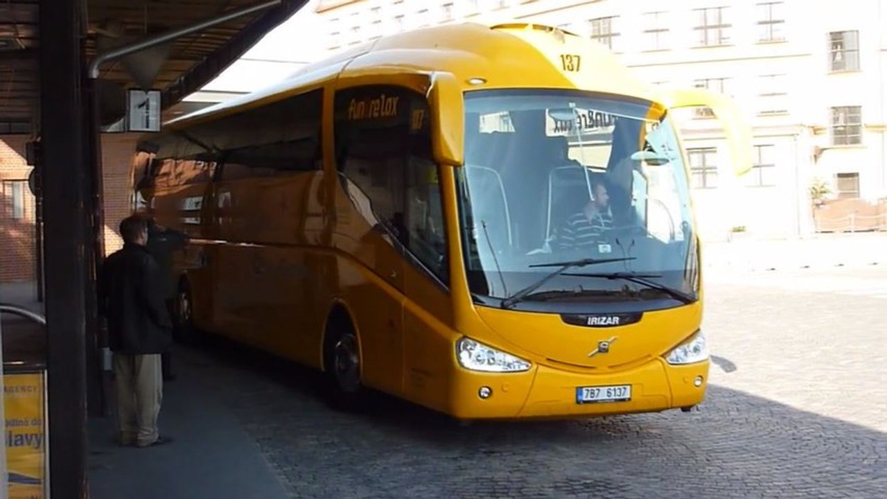 Video, ktoré vás prekvapí: Na Slovensko dorazili plávajúce autobusy