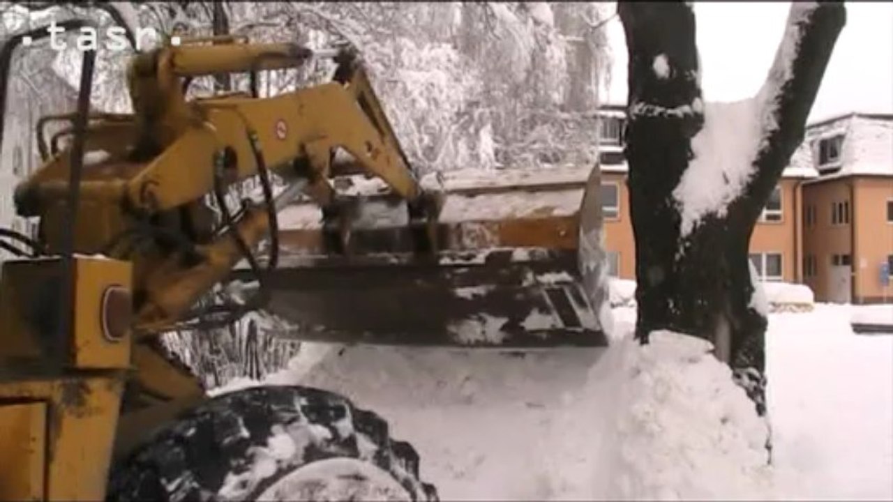 Poprad bojuje s návalmi snehu