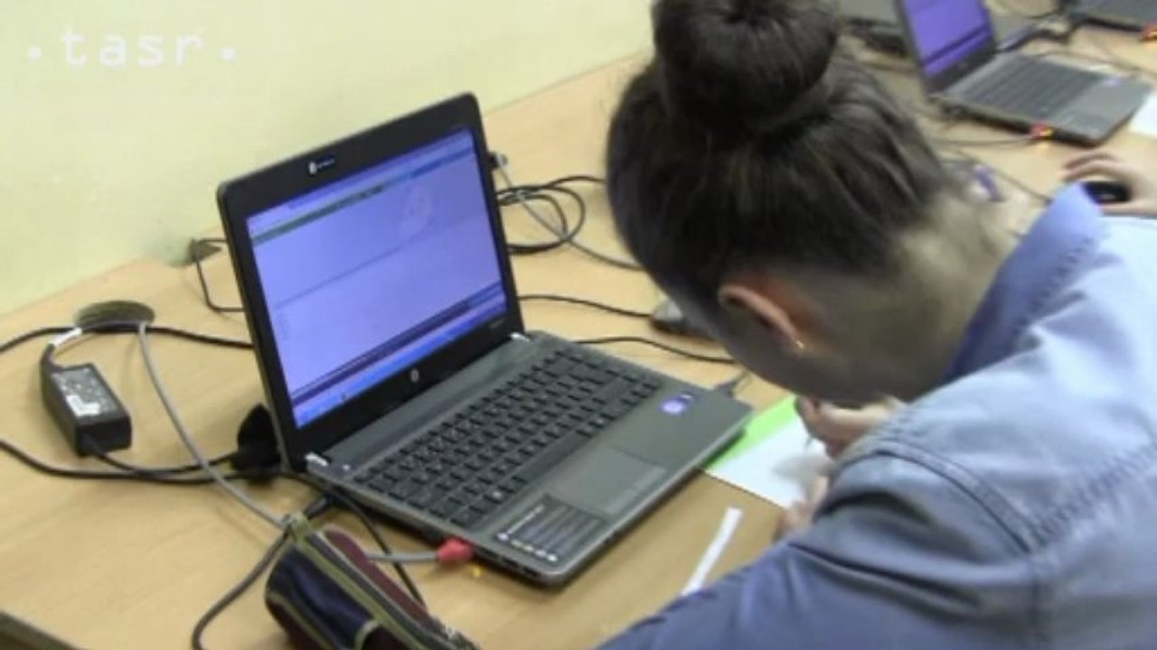 Školy aj žiaci sa pripravujú na elektronickú maturitu a Testovanie 9
