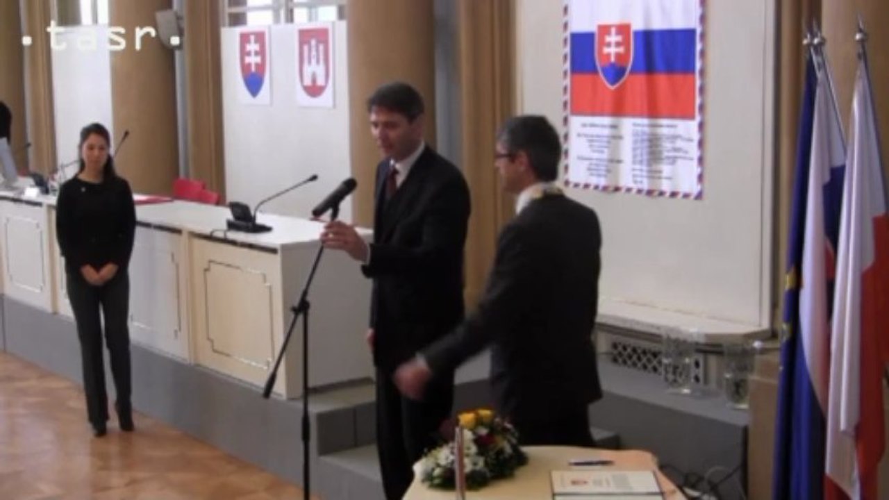 Nový primátor Bratislavy Ivo Nesrovnal prevzal úrad 