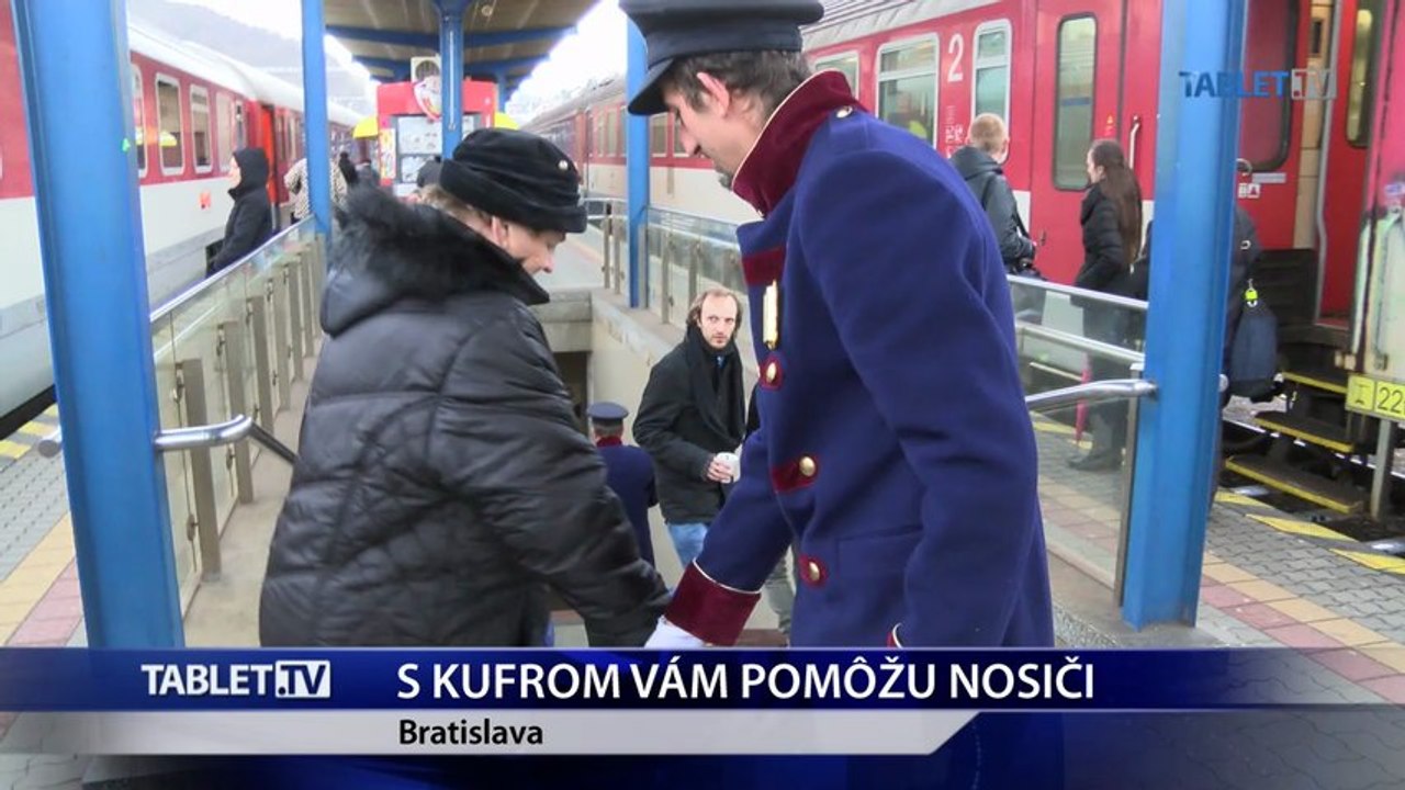 Bezdomovci si začali na stanici zarábať, stali sa nosičmi batožiny