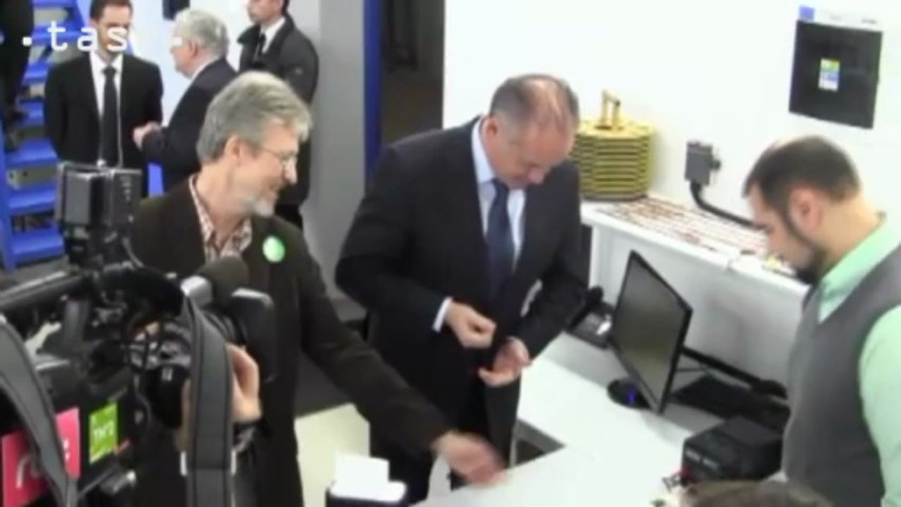 Kiska navštívil Elektrotechnický ústav a Ústav anorganickej chémie SAV