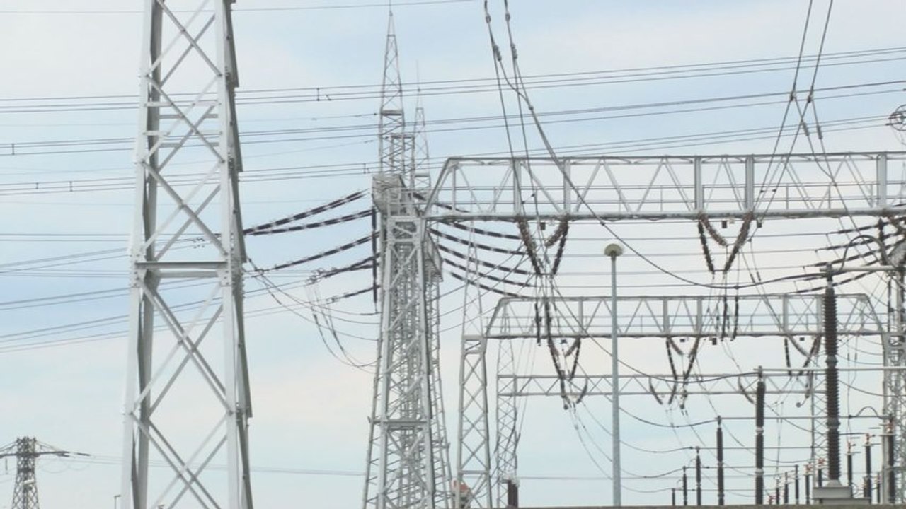 Cena elektriny pre domácnosti sa v roku 2015 zníži o 5,03 %