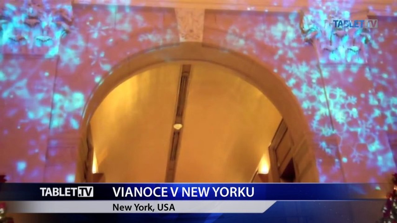 New York už svieti vianočne