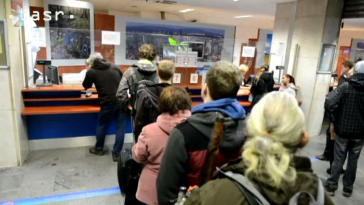 Študenti a dôchodcovia oddnes cestujú vlakmi zadarmo