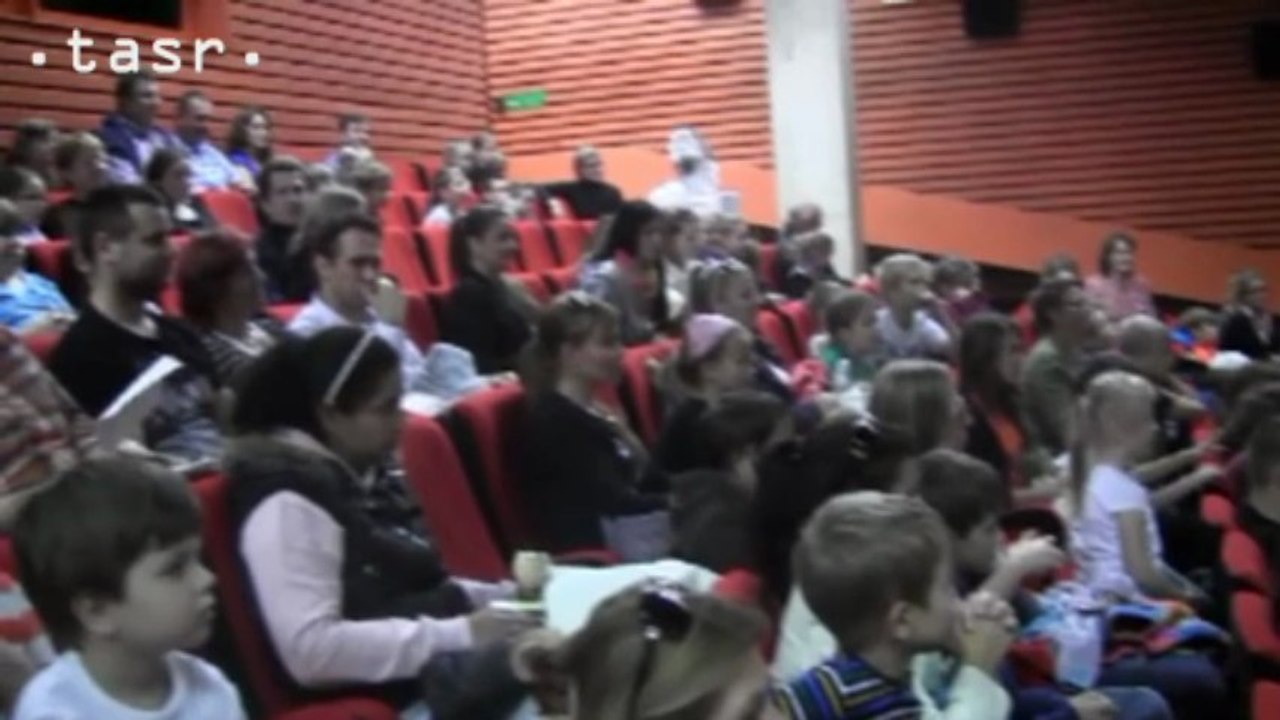 Do kín prichádza Láska na vlásku