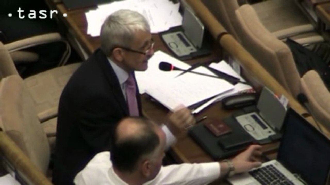 Ľuboš Blaha vidí na rukách Mikuláša Dzurindu krv