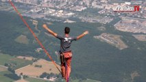 Extrême: ils jouent les funambules à 300 mètres du sol