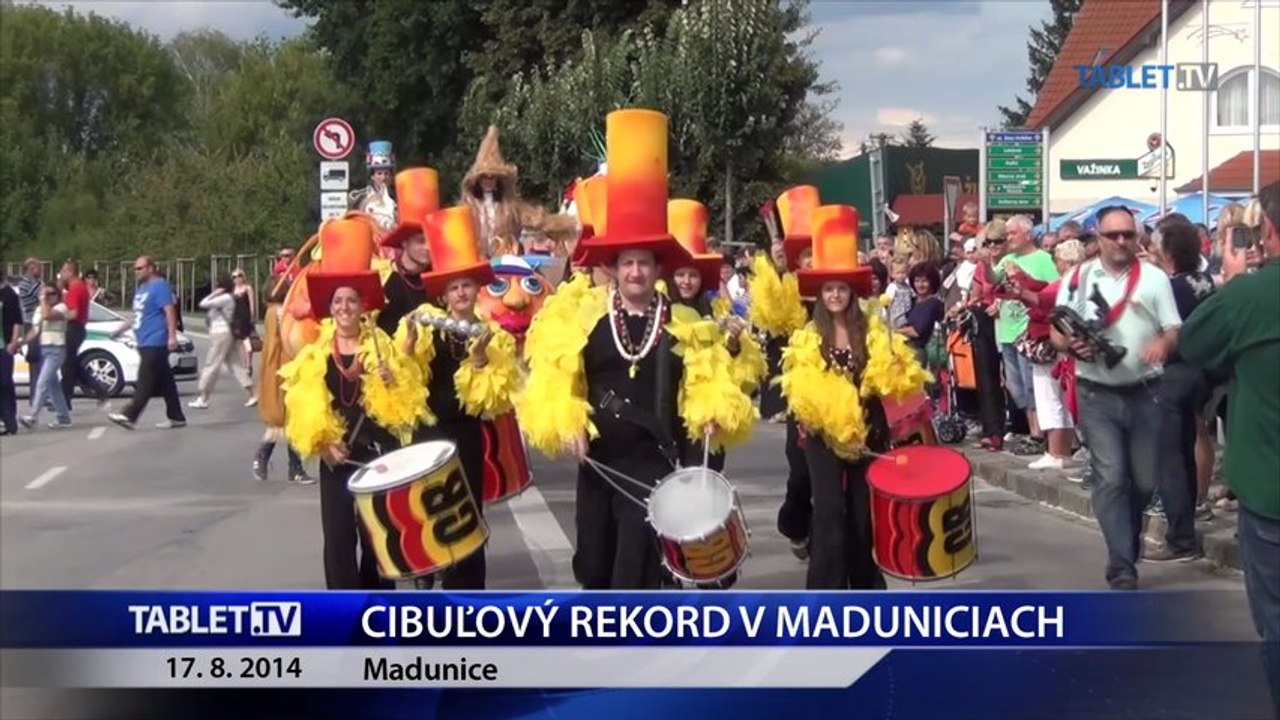 Maduničania vyrobili obrovskú futbalovú loptu z cibule