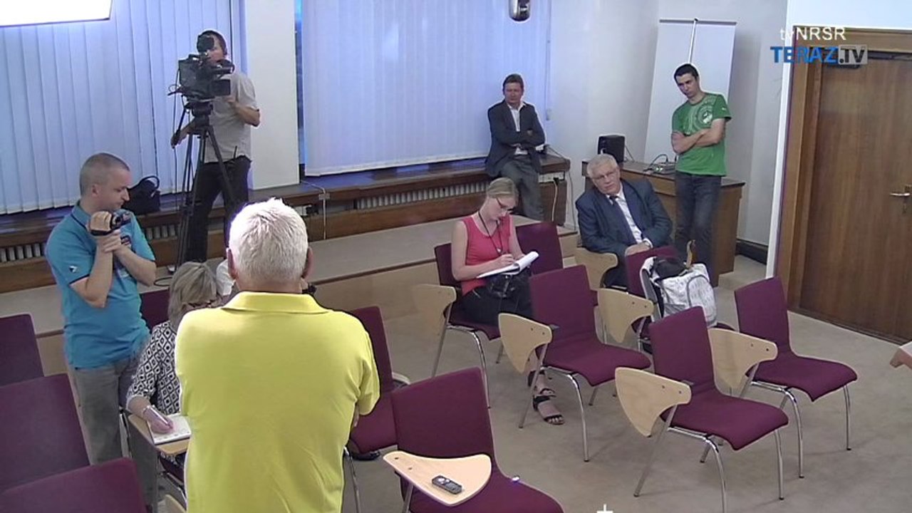 Opozícia chce, aby návrh o ponechaní DPH na úrovni 20 % Smer stiahol
