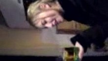 steph et le verre penchée