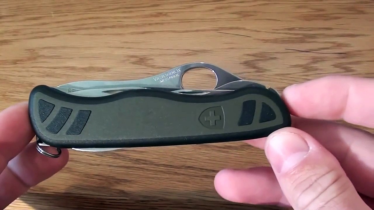 Victorinox Swiss Army Knife Soldier and Trekker Lockblade Lock Back Review
