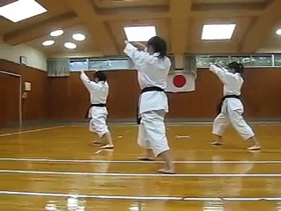 押忍！　　高校　女子空手部