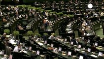 Iran : Zarif défend l'accord sur le nucléaire devant le parlement