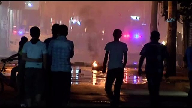 Yüzü maskeli grup polisle çatıştı