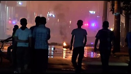 Yüzü maskeli grup polisle çatıştı