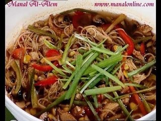 شوربة نودلز بالدجاج والخضروات - منال العالم