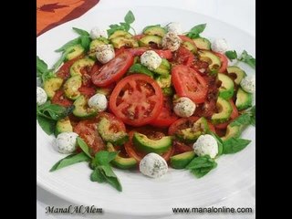 سلطة الجبن بالطماطم والأفوكادو - منال العالم