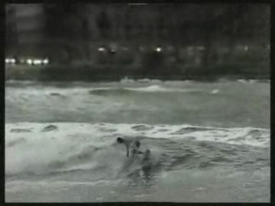 Surfer Avec De La Dynamite !!!