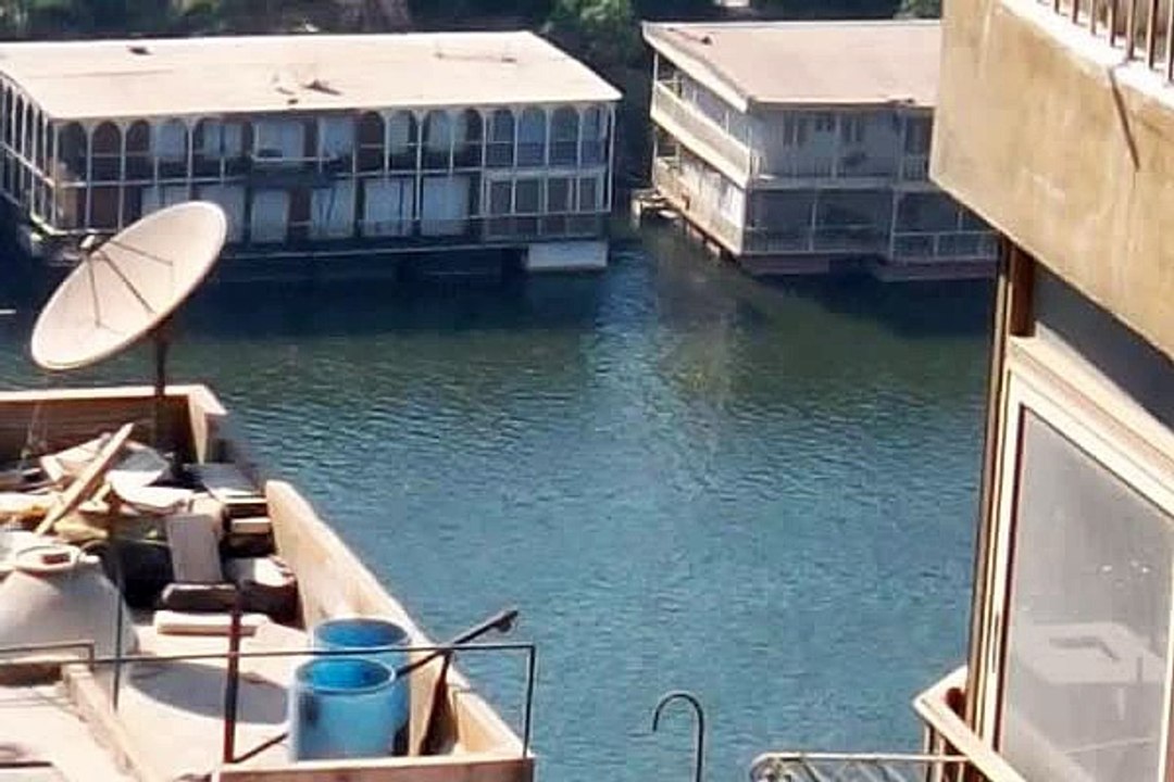 شقه للايجار مذهله بالزمالك تطل على البحر