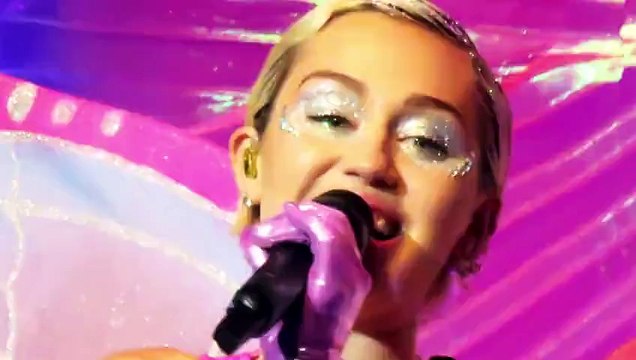 Miley Cyrus Announces She's Hosting The VMAs - Video Dailymotion