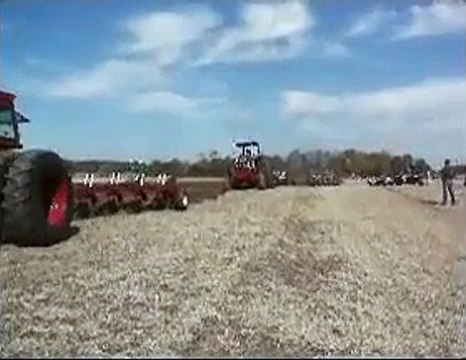 IH 1566 BS, 1468, 1466, 1066 plowing