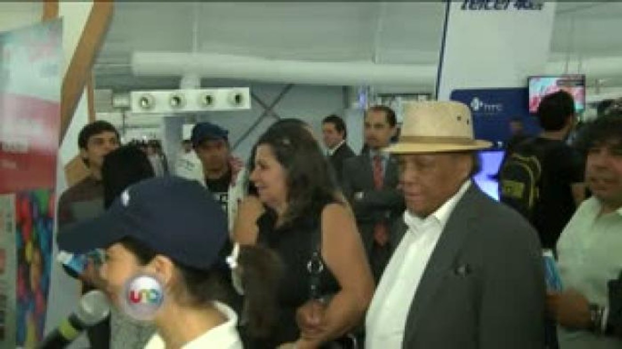 Campeones del boxeo visitan Aldea Digital