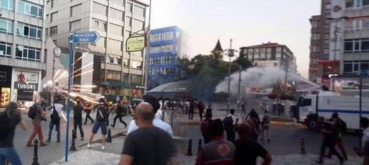 Kadıköy'de Suruç protestosuna polis saldırısı