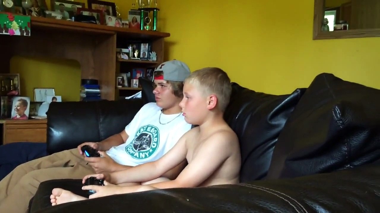 Little kid raging at call of duty ghost (funny reactions)