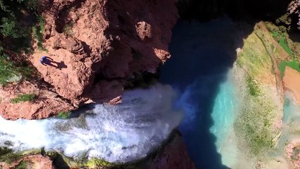 Épique session de cliff jumping avec Devin SuperTramp