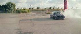 BMW E30 V8 Turbo fait des drifts géniaux avant d'être arrêtée