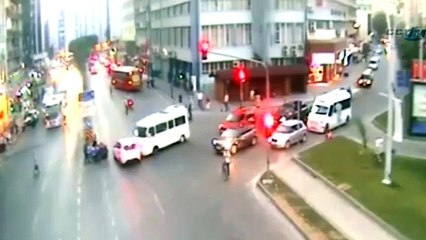 Korkunç kazalar kameralara yansıdı