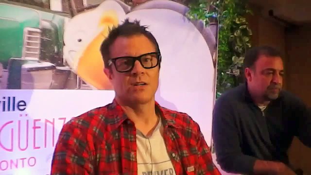 JOHNNY KNOXVILLE - MANDA SALUDOS A PRENSAESCENARIO