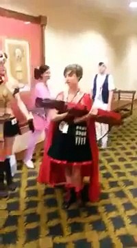 Costume de Cosplay impressionnant avec une Faux géante rétractable