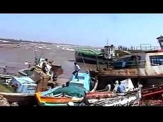 Tsunami at Kanyakumari, Tamil Nadu, India, Boxing Day 2004_ video 1