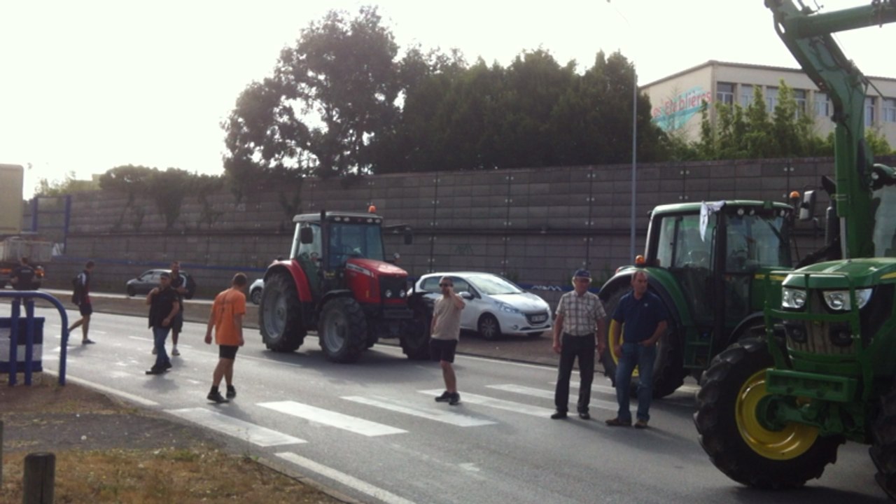 Des agriculteurs filtrent les entrées de ville