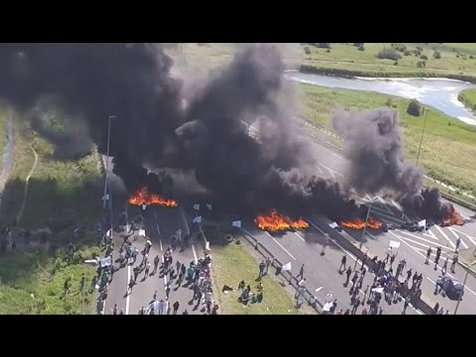 Tires Burning: Ferry workers strike block Channel Tunnel in Calais