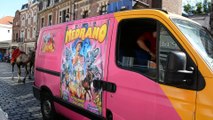 La parade du cirque Medrano dans le centre-ville de Béthune