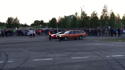 Ferrari 458 Italia Vs Passat Break