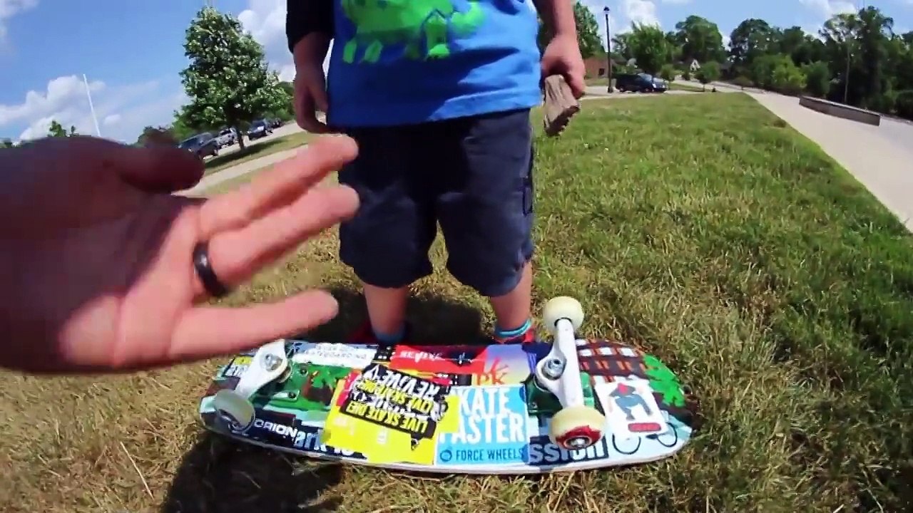 3 Year Olds FIRST SKATEBOARD TRICK!
