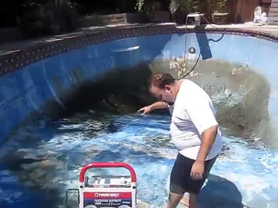 Epic pool cleaning fail !